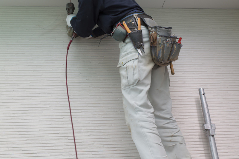 工事する作業員